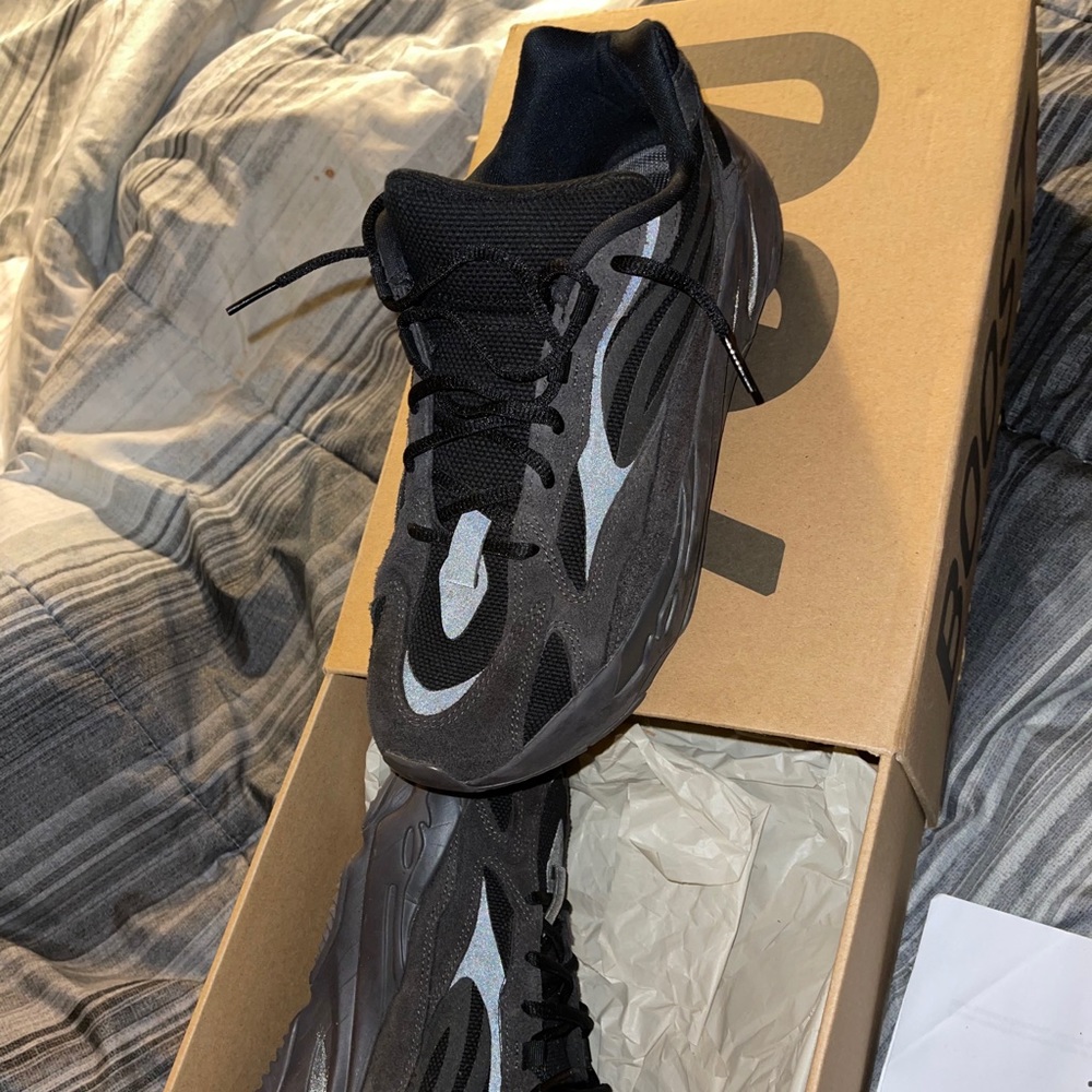 Yeezy vanta v2